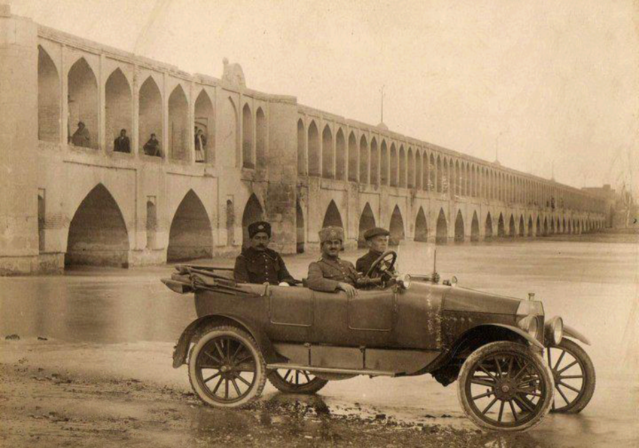 اولین خودرو تهران به دست اشراف می‌رسد