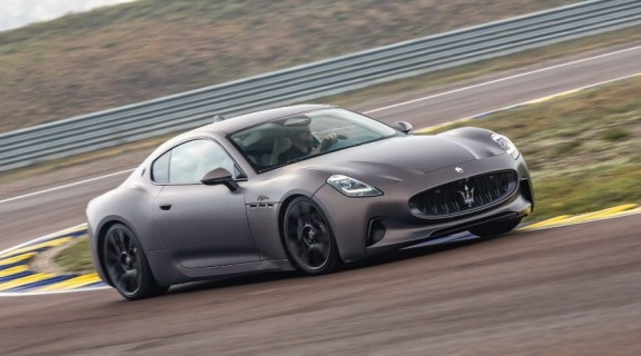 بررسی Maserati GranTurismo Folgore (2023)